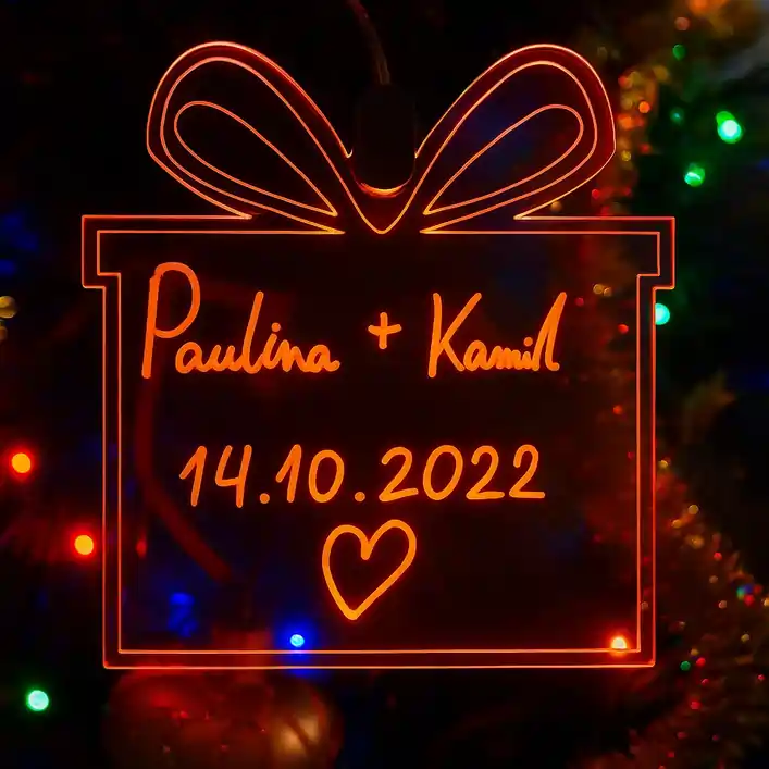 Bombka LED Prezent do personalizacji – ozdoba świąteczna Lumitree